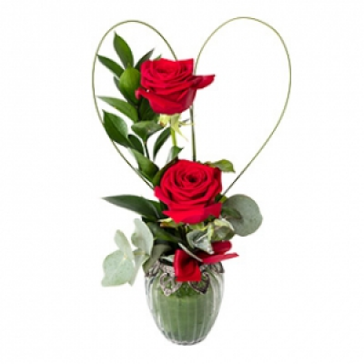 Kiss Me - A small token of love, from your heart to theirs. A luxurious gift of 2 Red Roses, a timeless romantic classic. Please note: The petite glass vase is subject to availability.
